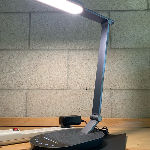 Taotronics LED Desk Lamp 56 Dimmable Office Lamp with 5V/2A USB Port - Picture 4 of 9